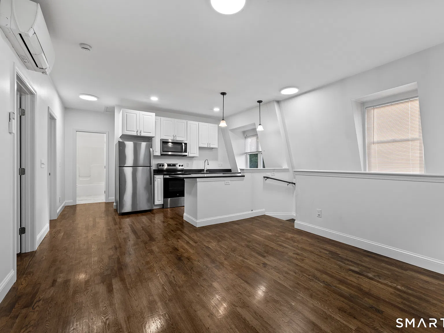 3 bed, 1.0 bath, 850 sqft, $2,200 — Photo 3