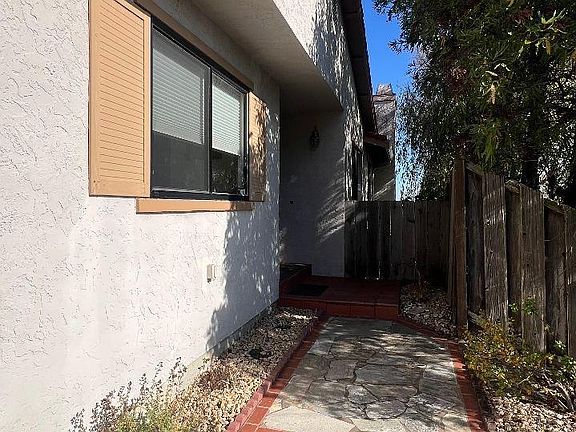4th image of 163 Valleyview Way