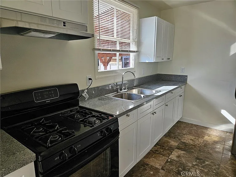6907 White Oak Ave — Photo 16