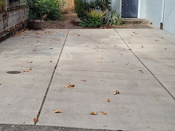 left side belongs to the unit. the right side belongs to the other unit. it is possible to fit two cars tandem.