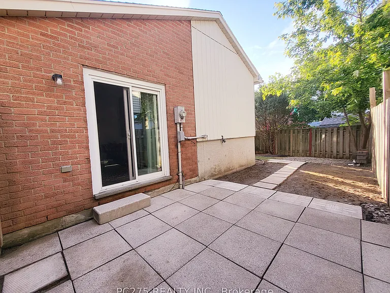 49 Caprice Cres — Photo 10
