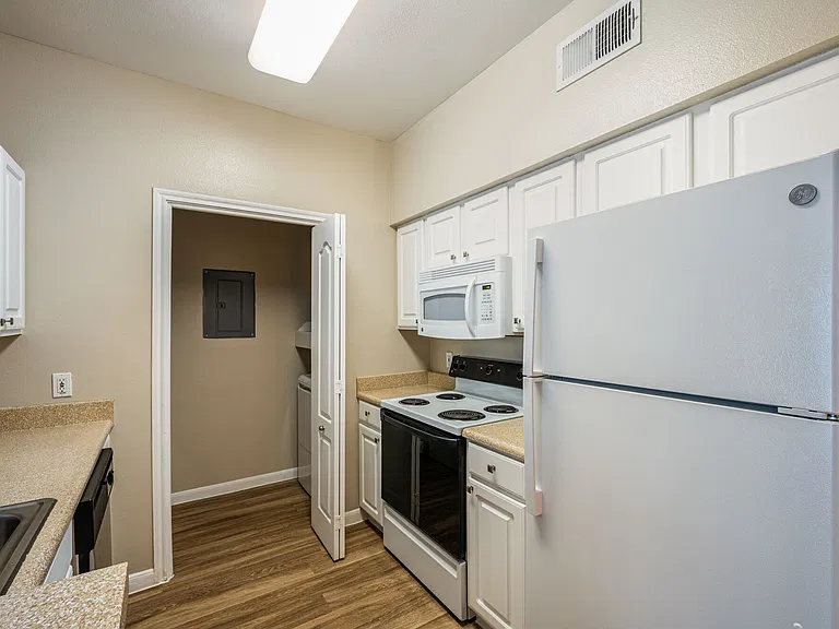 Baypoint Apartments — Photo 108