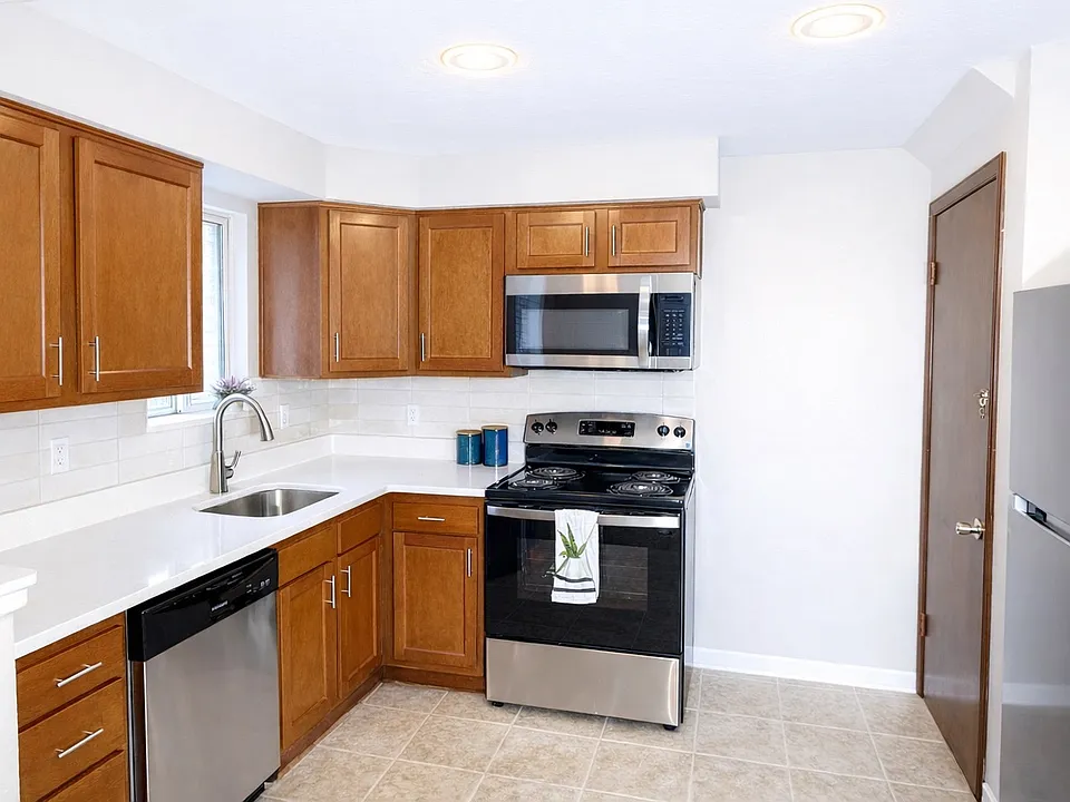 Kitchen 2/3BR