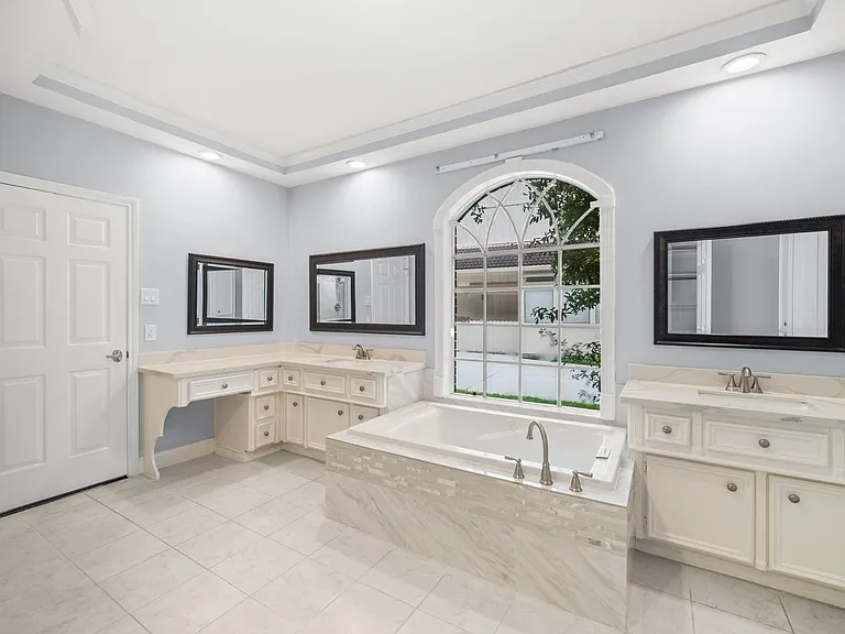 3622 Springhill Ln — Photo 11