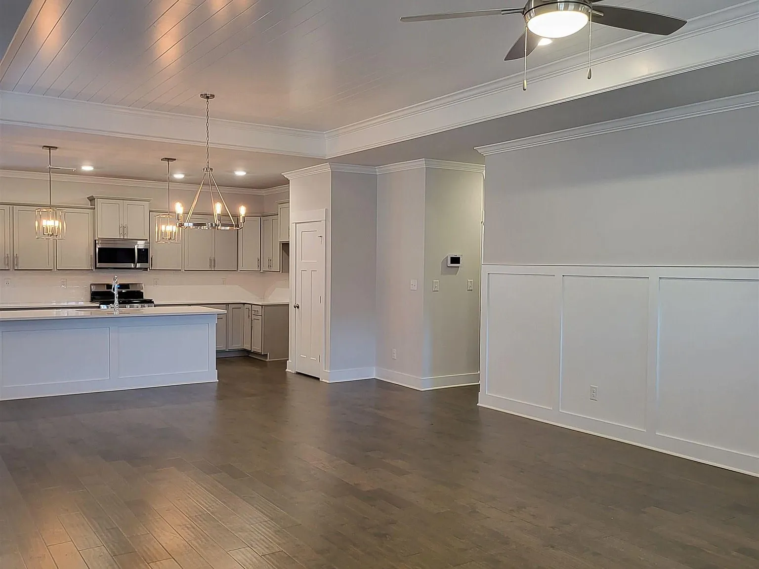 4 bed, 3.0 bath, 2104 sqft, $1,800 — Photo 2