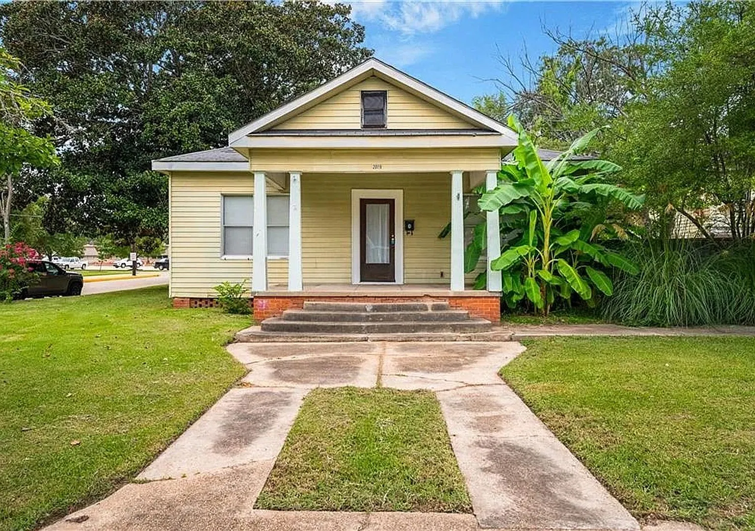 Single Family Residence — Photo 1