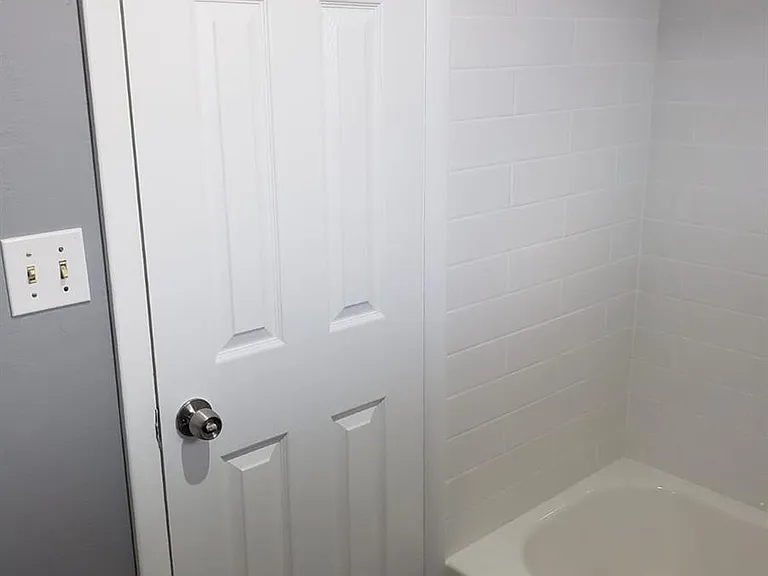 NW 68th Ave — Photo 14