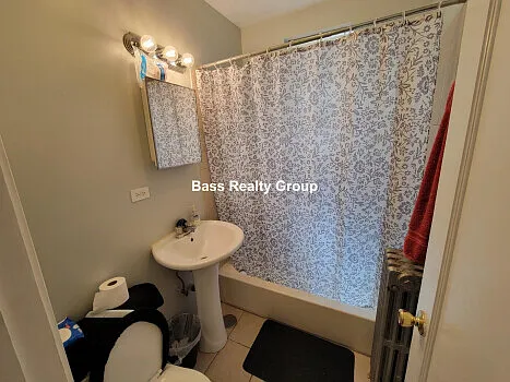 1343 W Greenleaf Ave #209 — Photo 6