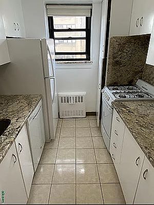5th image of 155 E 38th St APT 21K