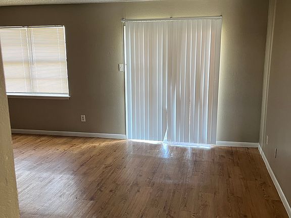 2nd image of 2207 Jennifer Dr APT 6