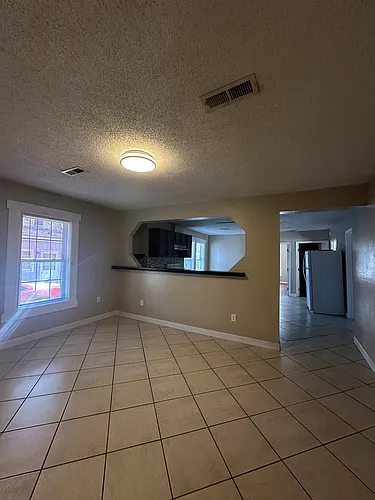 407 Moir St Photo 1