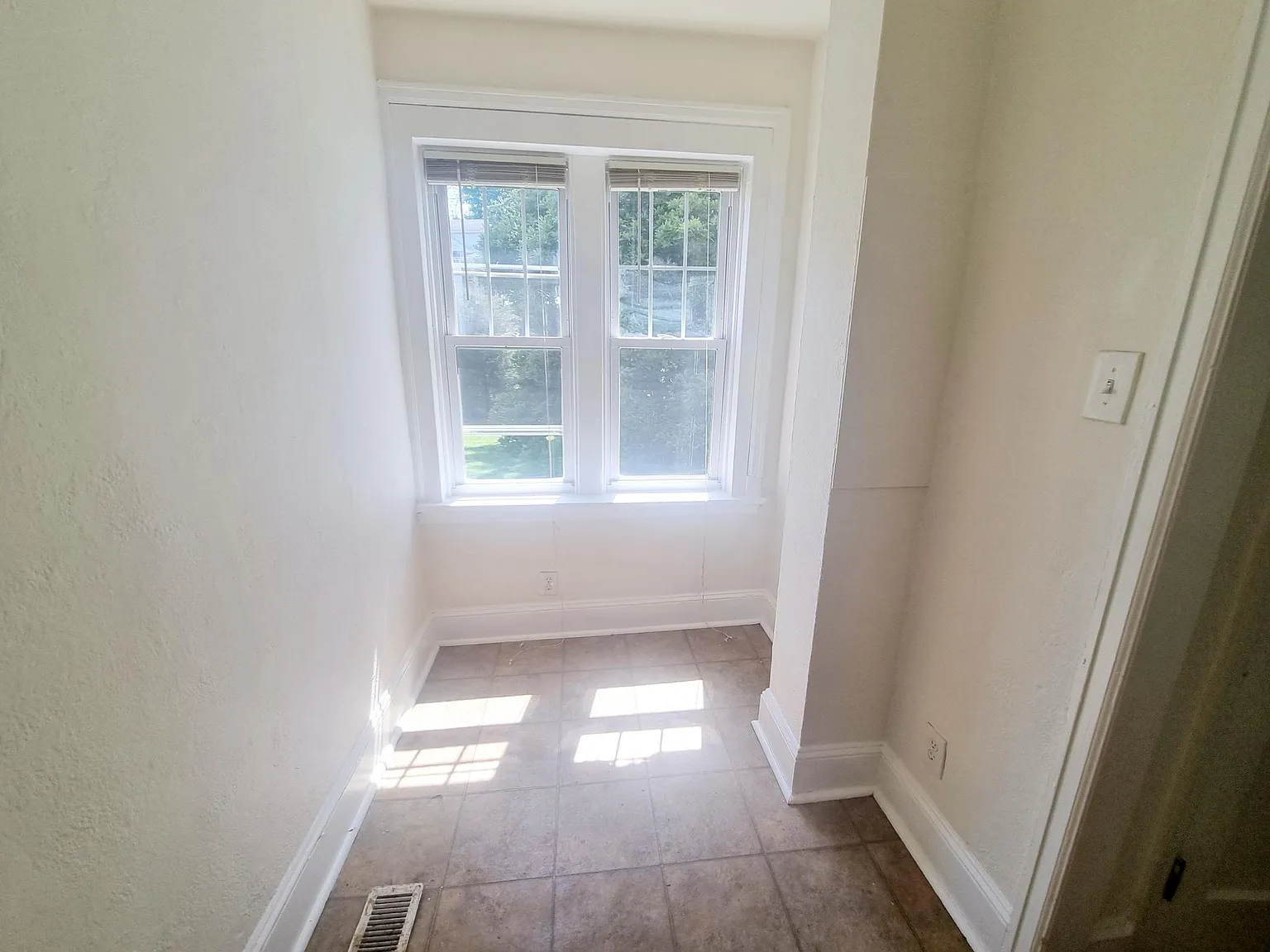 Studio, 400 sqft, $1,520 — Photo 4