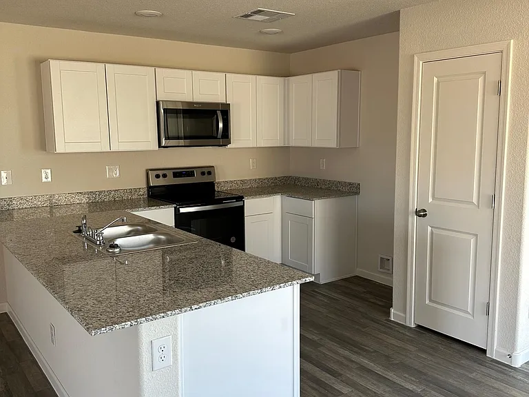 3453 E Ames Ave — Photo 7