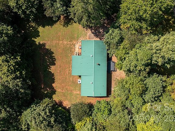 3rd image of 152 River Breeze Dr