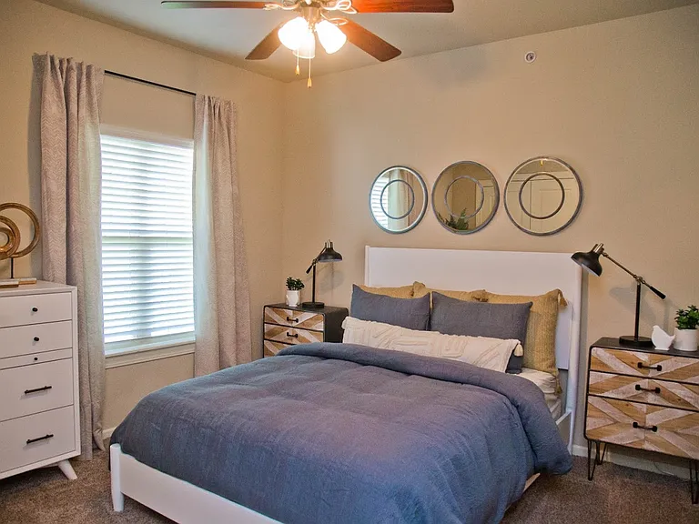 The Manor Homes of Eagle Glen — Photo 11