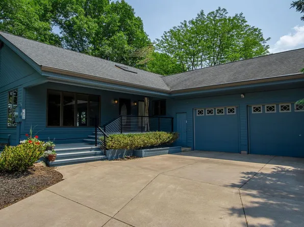 631 Grandview Ct, Menomonie, WI 54751