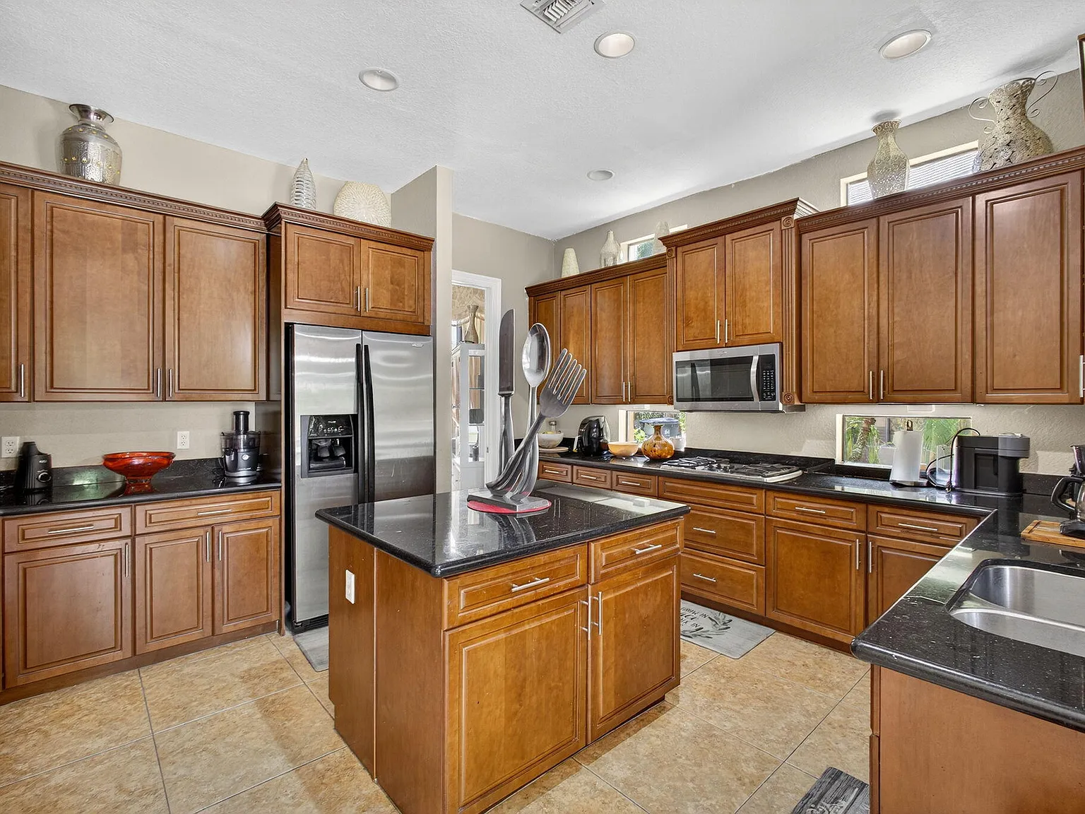 4 bed, 4.5 bath, 3581 sqft, $7,000 — Photo 4