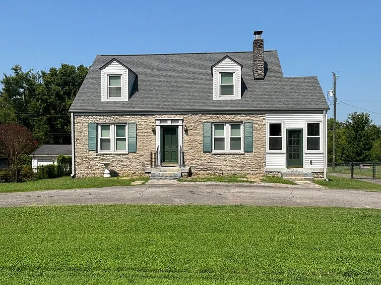 104 Fairway Dr — Photo 1
