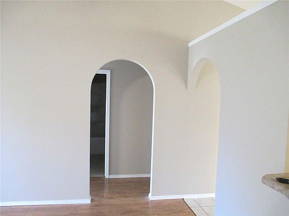 3rd image of 1001 Sandstone Dr