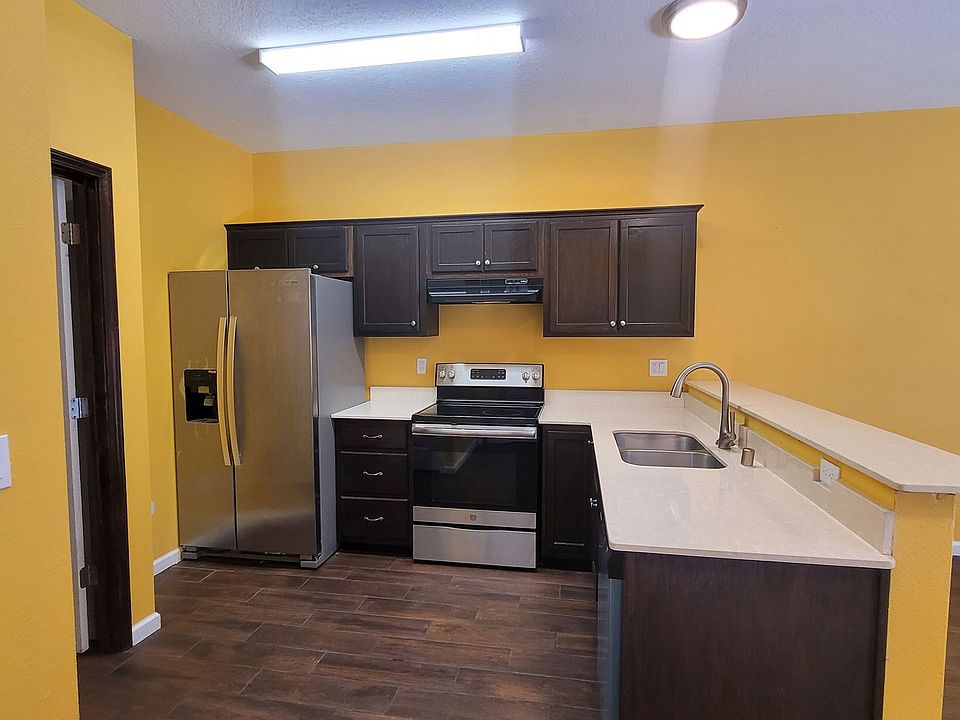 1st image of 416 Yale Blvd SE Unit 2