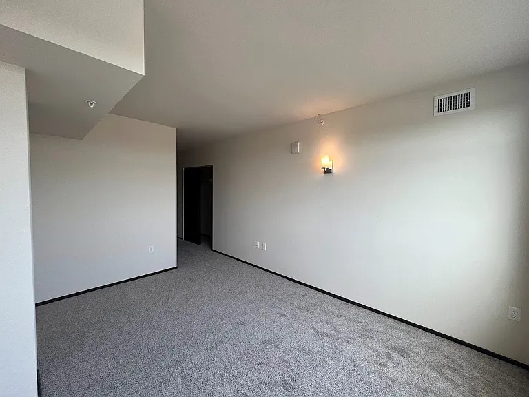 Galaxie High Rise Apartments — Photo 194