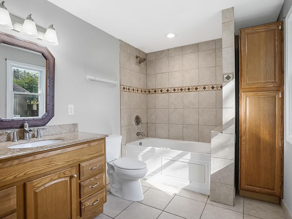 28405 Beechnut St, photo 12