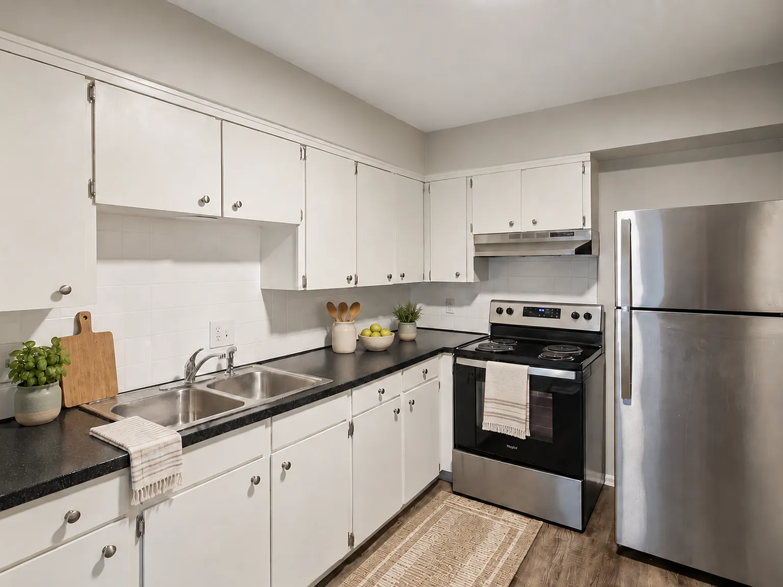 Mission Manor Apartments — Photo 3