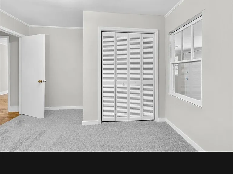 206 E Hall St — Photo 17