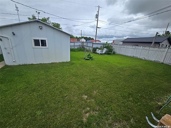 4th image of 216 Scott STREET