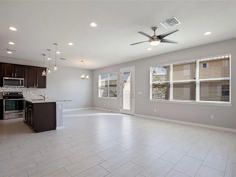 1101 Banyan Dr — Photo 3