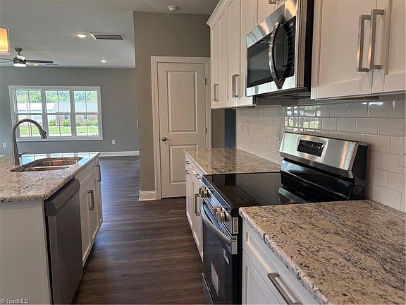 4th image of 7376 Ridge Rd