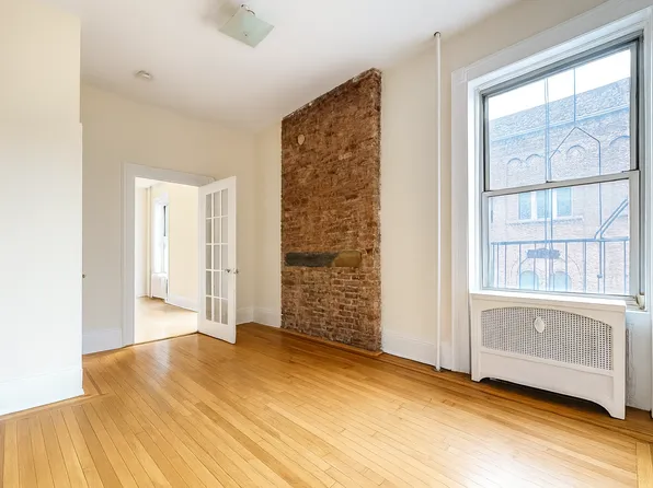 334 Hudson Street image 10 of 17