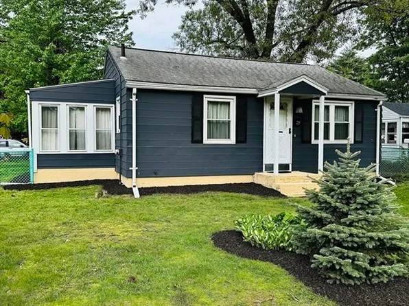 25 Ivan St, Springfield, MA 01104