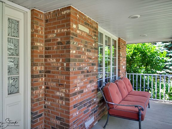 2nd image of 1484 Creekside Ct