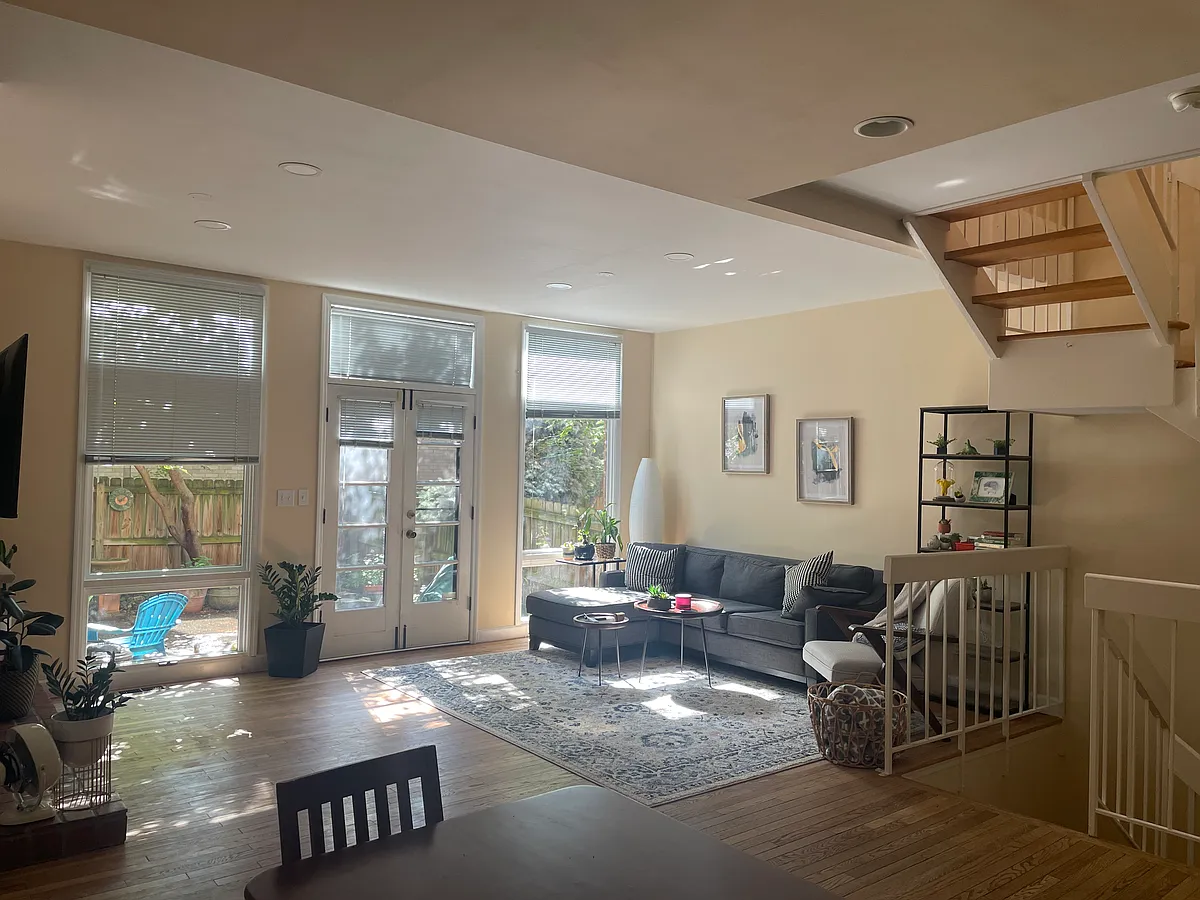 main level - 110 W Pine Pl