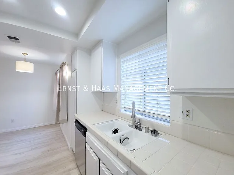 111 W Spring St #E — Photo 11
