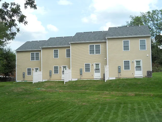 2 bed, 2.5 bath, 1200 sqft, $1,200 — Photo 2