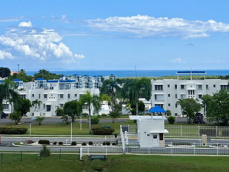 Building Photo - Cond Costa Esmeralda D-302