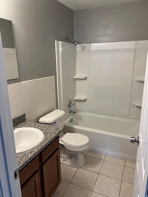 2nd image of 10 2518woodhill Dr