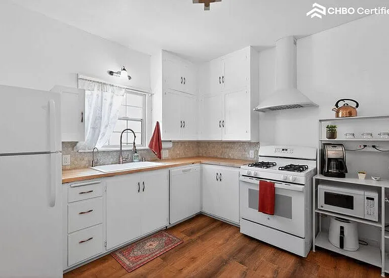 24 N Buena Vista St — Photo 12