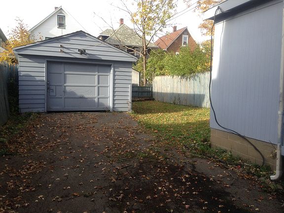 2nd image of 32 Heward Ave