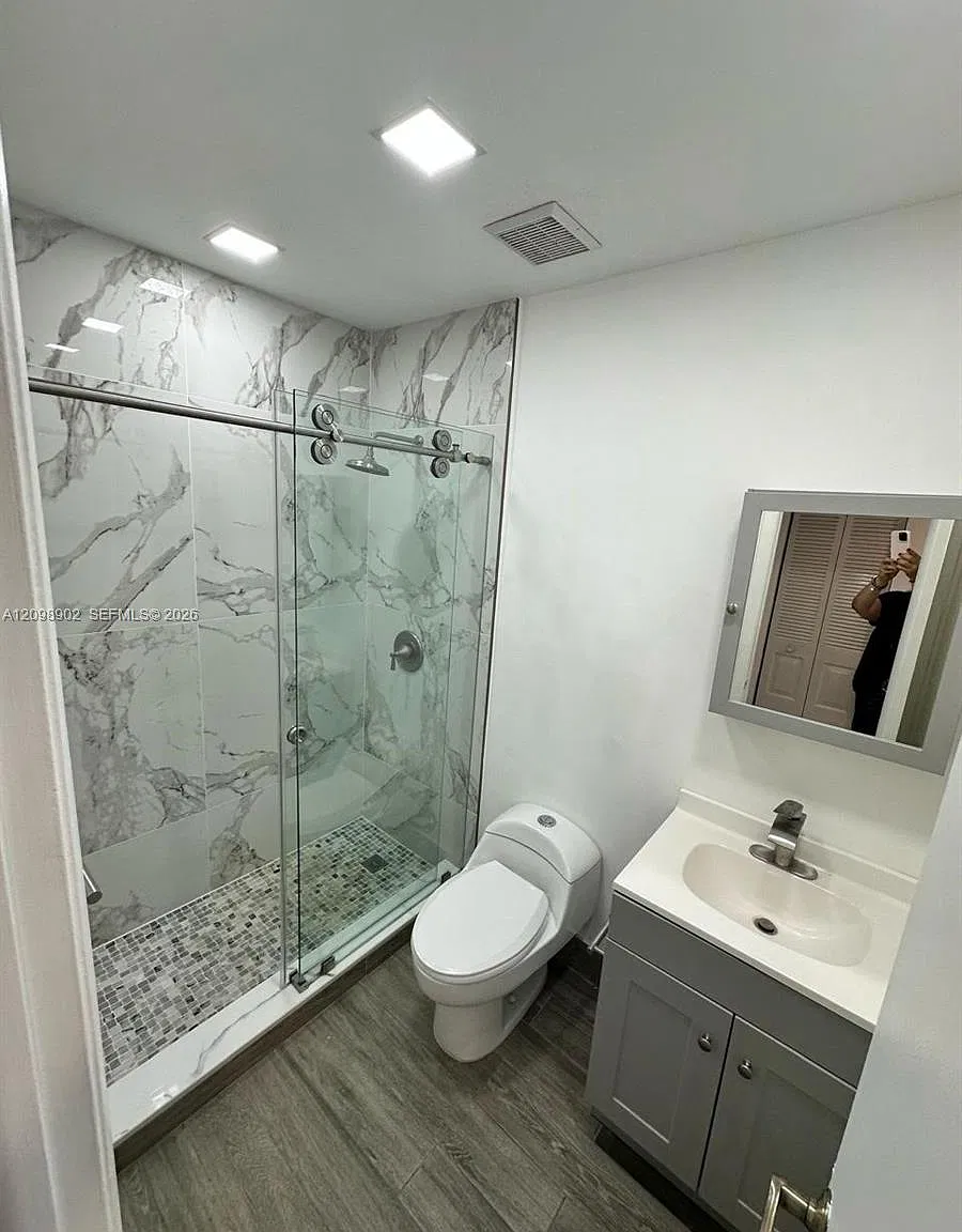 Bella Grand Condo — Photo 2