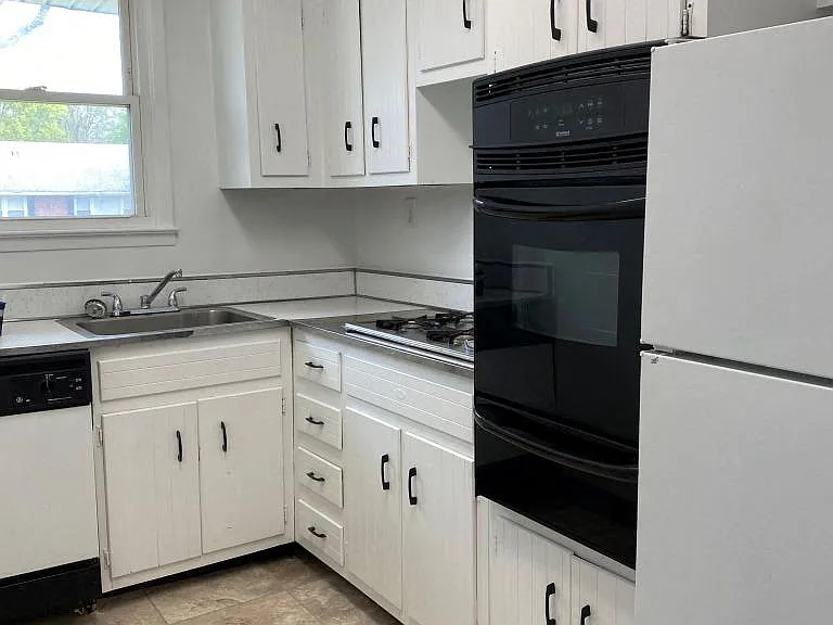 Riverhill Apartments — Photo 7