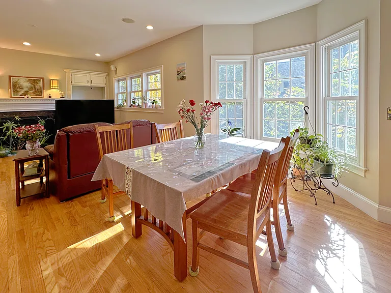 11 Oakland St — Photo 15
