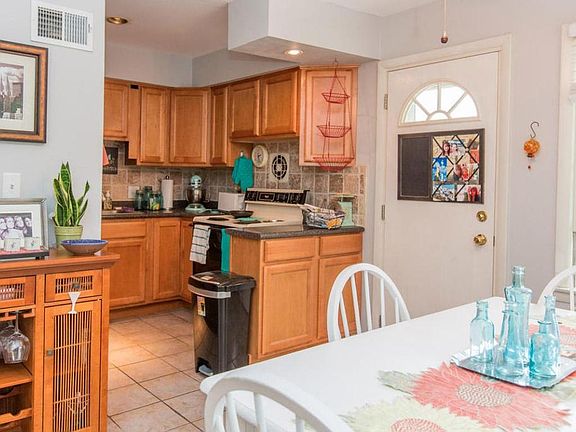 4th image of 1518 N 116th St APT 4