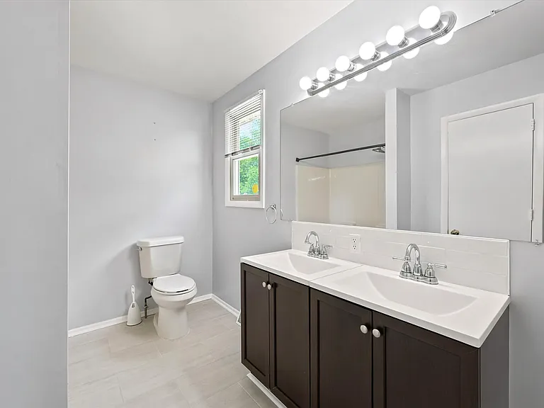 409 Dutton St — Photo 11