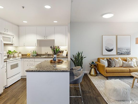5th image of 260 King St Unit 781