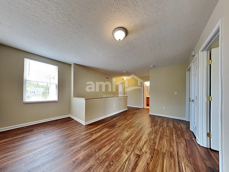 320 Hennepin Dr — Photo 8