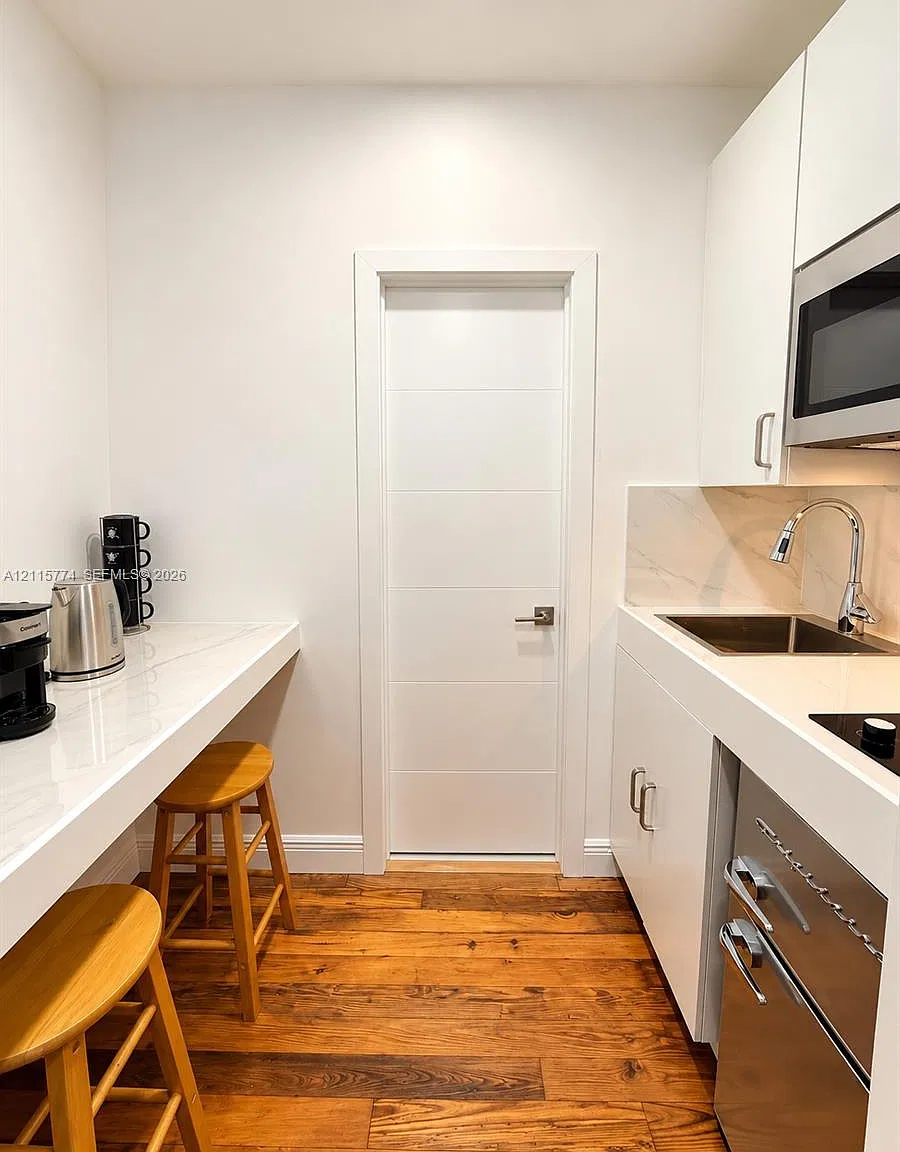 1455 Michigan Ave Condo — Photo 3