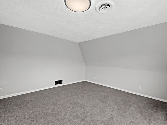 5th image of 1025 Brownsville Rd Unit 4